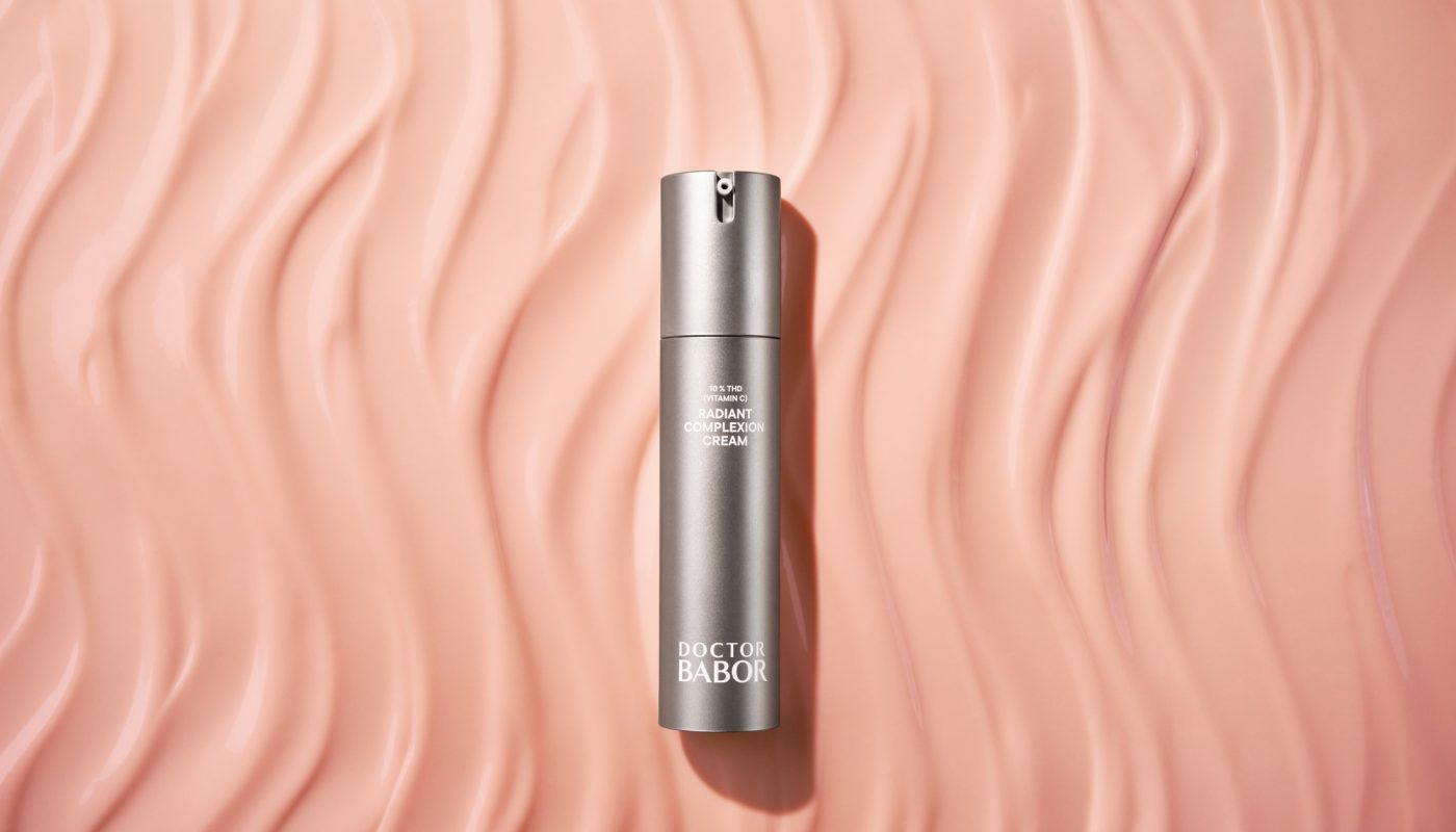 DOCTOR BABOR_REFINE_Radiant_Complexion_Cream_Produkt_in_Textur_Still_5