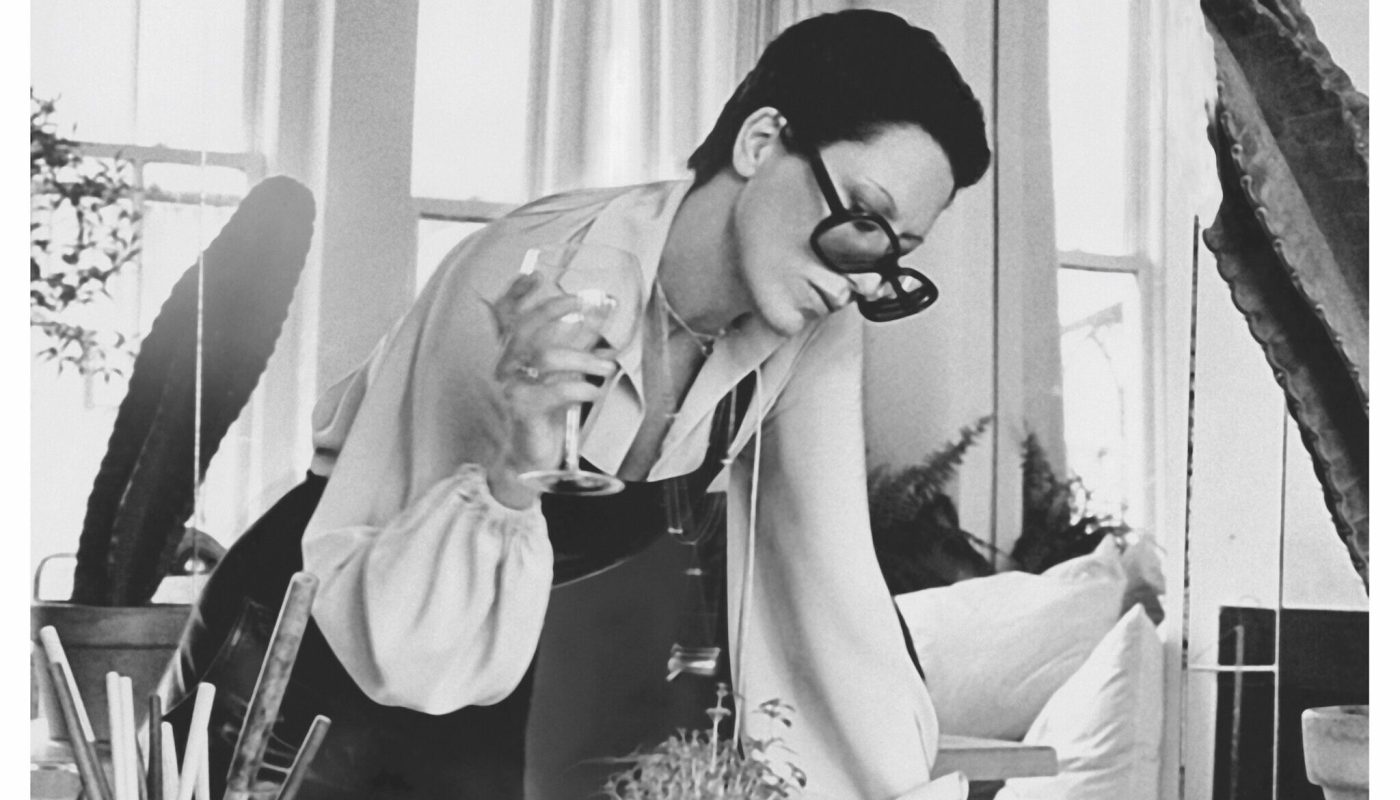 Elsa-Peretti_2116_Courtesy of Tiffany & Co. shot by James Hamilton.