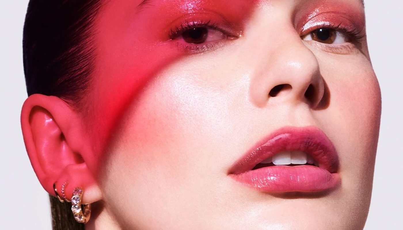 NARS_SP25_AfterglowCollection_SocialCrop_CampaignVisual_GBA_Cami_GLBL_1080x1350