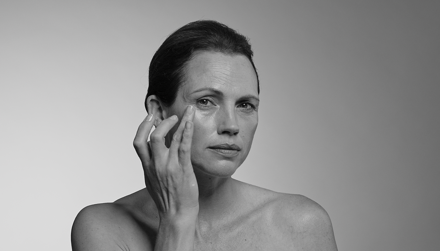 QMS_EAN 4025614516576 COLLAgen3D Eye Cream Model 2