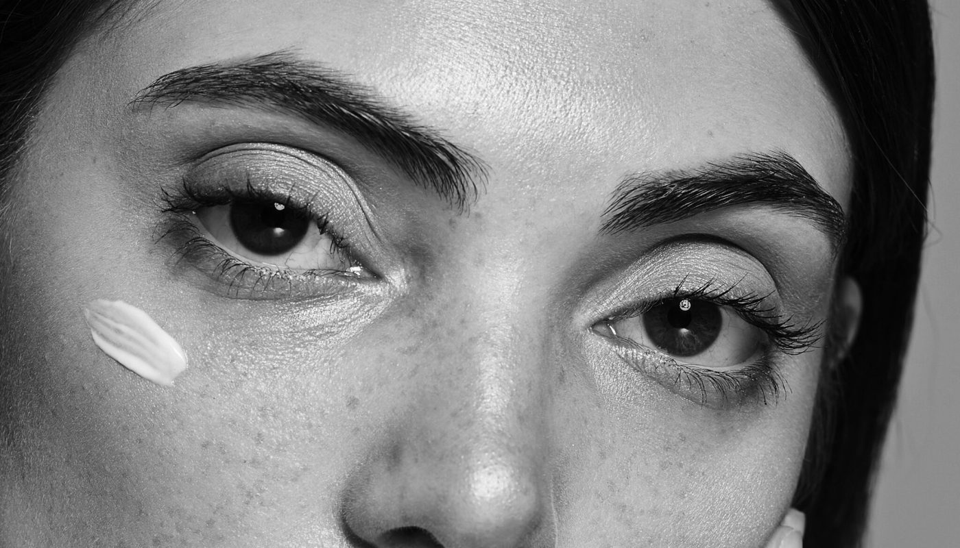 QMS_EAN_4025614516866 Active Glow ILLUMIntense Serum Model