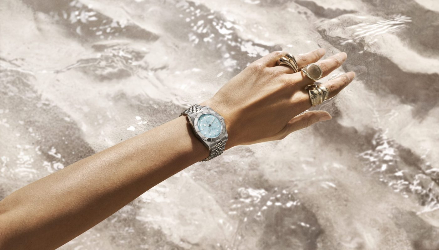 TUDOR_NP25_BlackBay54_LagoonBlue_Lifestyle_10