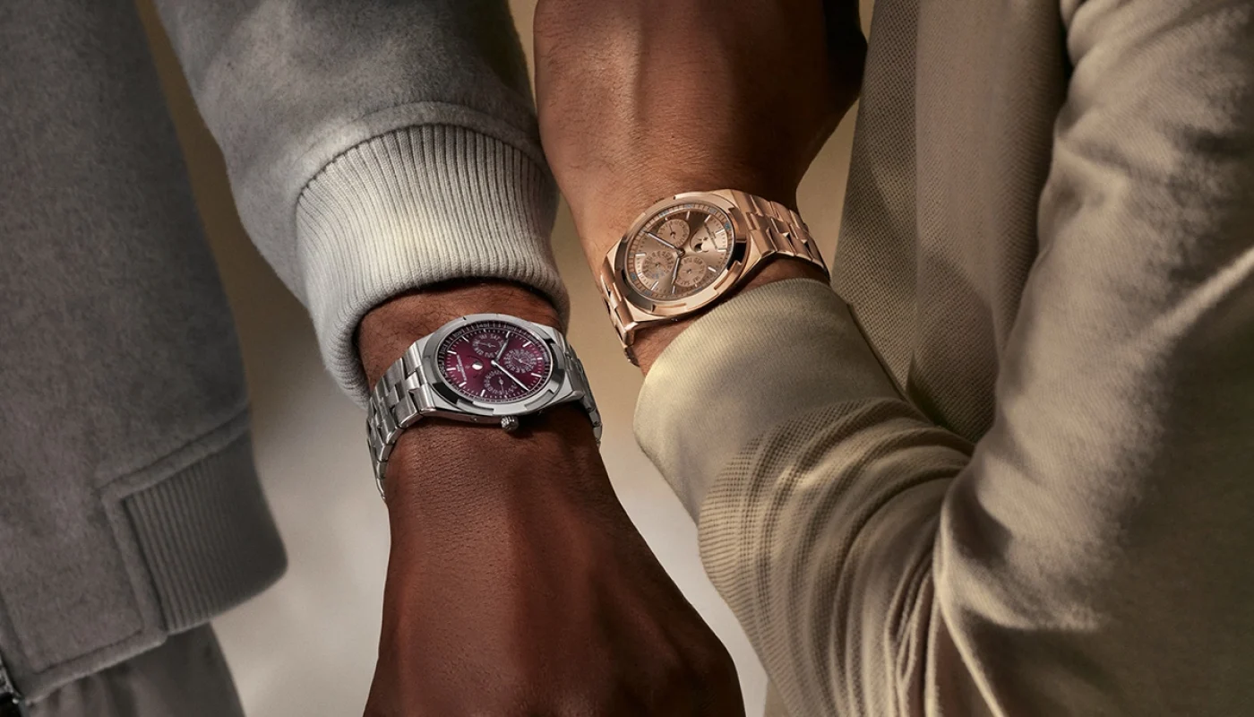 Vacheron_Constantin_Overseas_Perpetual_Calendar_Ultra-Thin_DUO_4300V220_Wristshot01_73555144_640