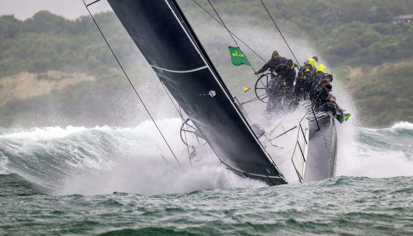 THE ROLEX FASTNET RACE IS THE  LARGEST OF ITS KIND, ATTRACTING OVER 400 CREWS WHICH INCLUDE MANY OF THE BEST PROFESSIONAL AND CORINTHIAN
OFFSHORE SAILORS