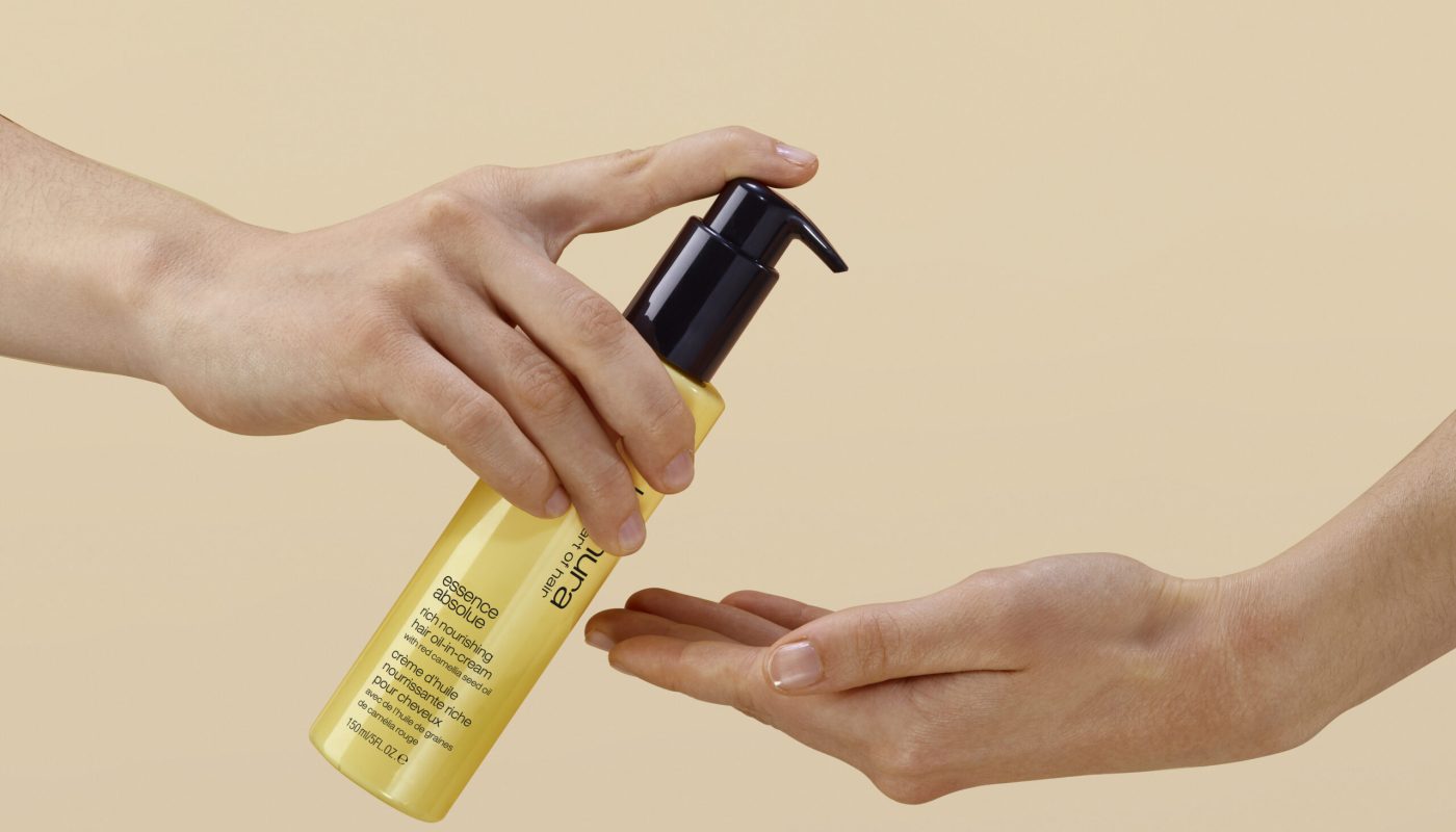 r_shu-uemura_essence-absolue_rich-nourishing-hair-oil-in-cream_mood
